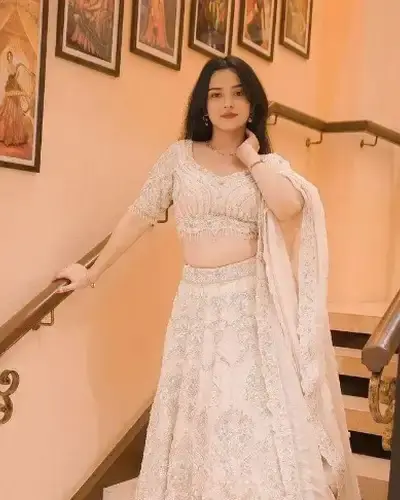 Escort Chakia